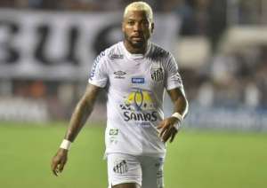 Atacante do Santos revela que está há quatro meses sem receber