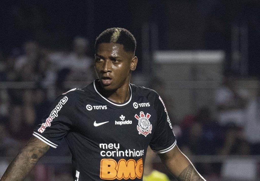 Diretor nega que Corinthians pode perder atacante recém-chegado para o Benfica