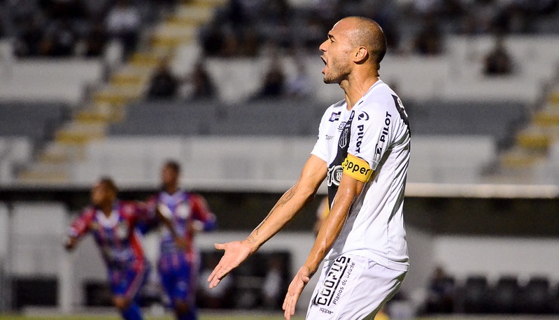 Criticado, atacante é responsável por quase 40% dos gols da Ponte Preta no ano