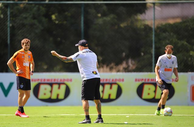 Com cuidados, Atlético-MG retoma treinos e tem retorno de Sampaoli