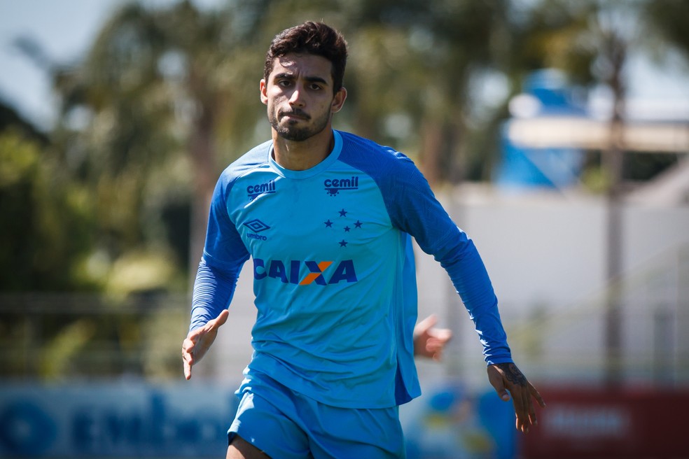 Mineiro: Lateral Patrick Brey é reintegrado ao elenco do Cruzeiro