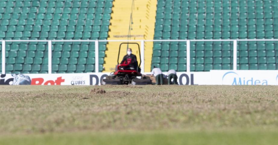 Meia do Figueirense revela saudade e fala em “dificuldade com treino com bola”
