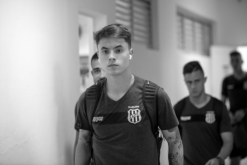 Entusiasmado, Brigatti rasga elogios a ‘talismã’ da Ponte Preta: ‘Enche os olhos’