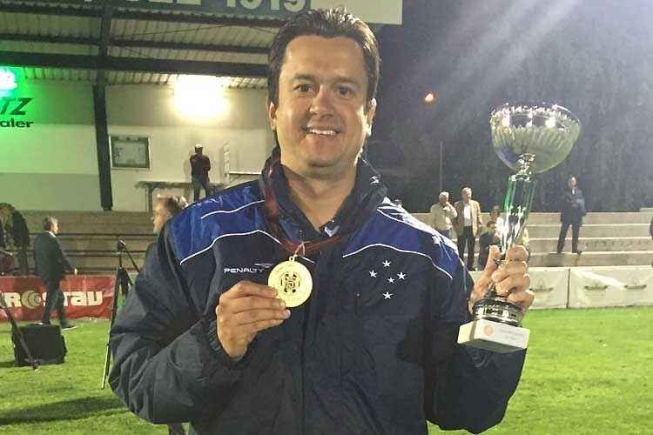 Na sua maior crise, Cruzeiro elege presidente nesta quinta para mandato-tampão