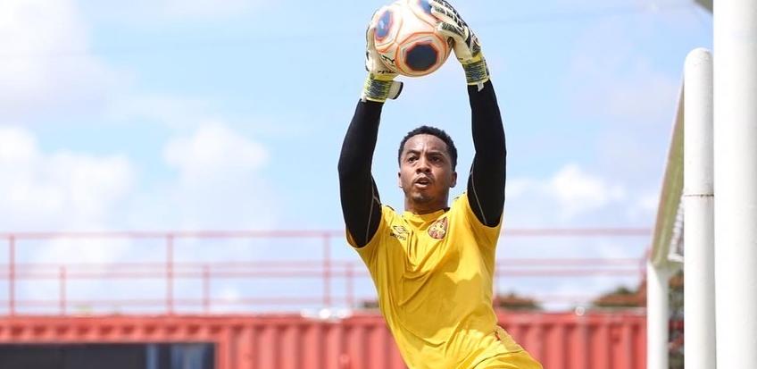 Goleiro do Sport: “Venho me dedicando muito para honrar essa camisa”