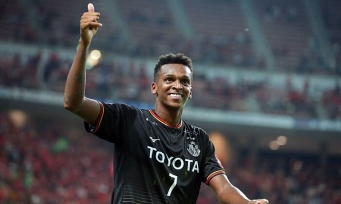 Ídolo encaminha rescisão com clube japonês, mas pode deixar Corinthians “na mão”