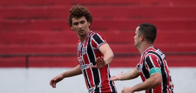 Após ‘bombar em vendas’, clube da Série C lança segundo kit de máscaras