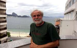 Afonsinho critica ideia de volta dos torneios: 'Pensar em futebol é absurdo'