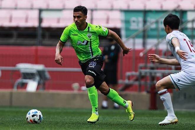 Meia com passagem apagada pela Ponte Preta desencanta na Coreia do Sul