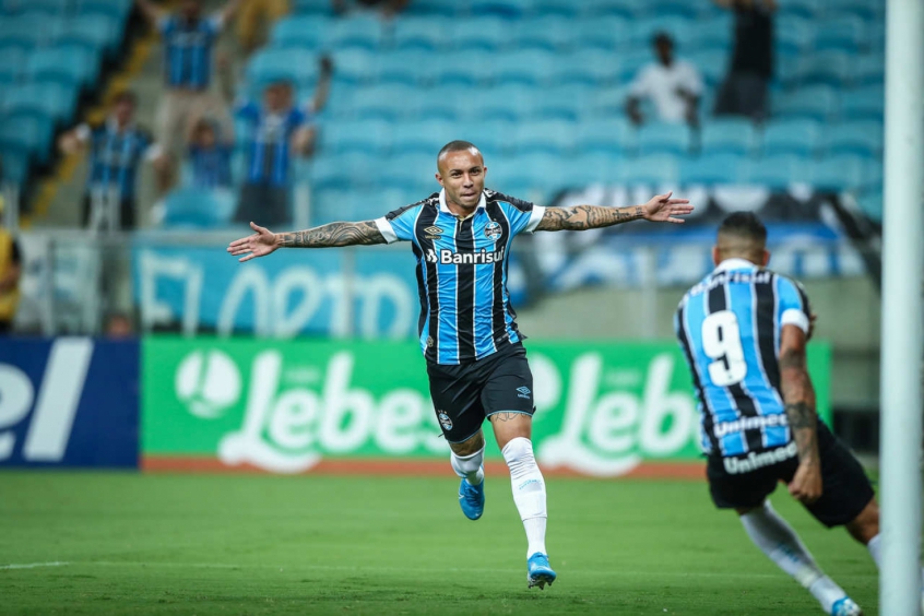 De olho em ‘fortuna’, Grêmio autoriza time europeu a negociar com atacante da Seleção
