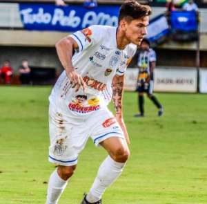 Atacante do Monte Azul visa vaga no ataque após saída de artilheiro