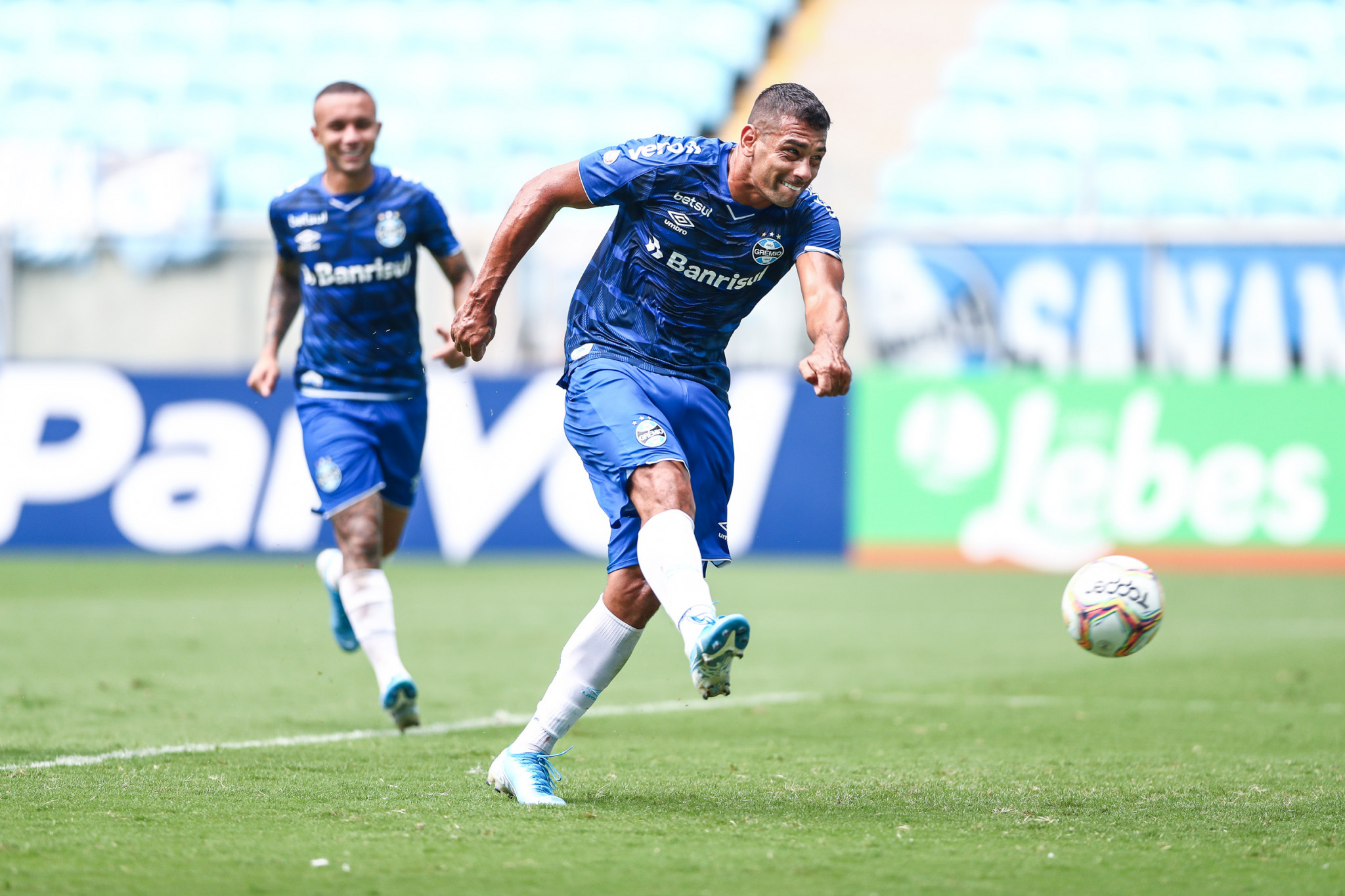 Gaúcho: Recuperado de coronavírus, Diego Souza volta a treinar no Grêmio
