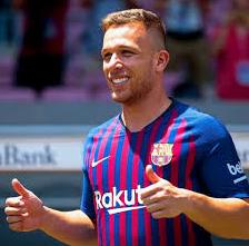 Juventus bate o pé e exige brasileiro do Barcelona para liberar Pjanic