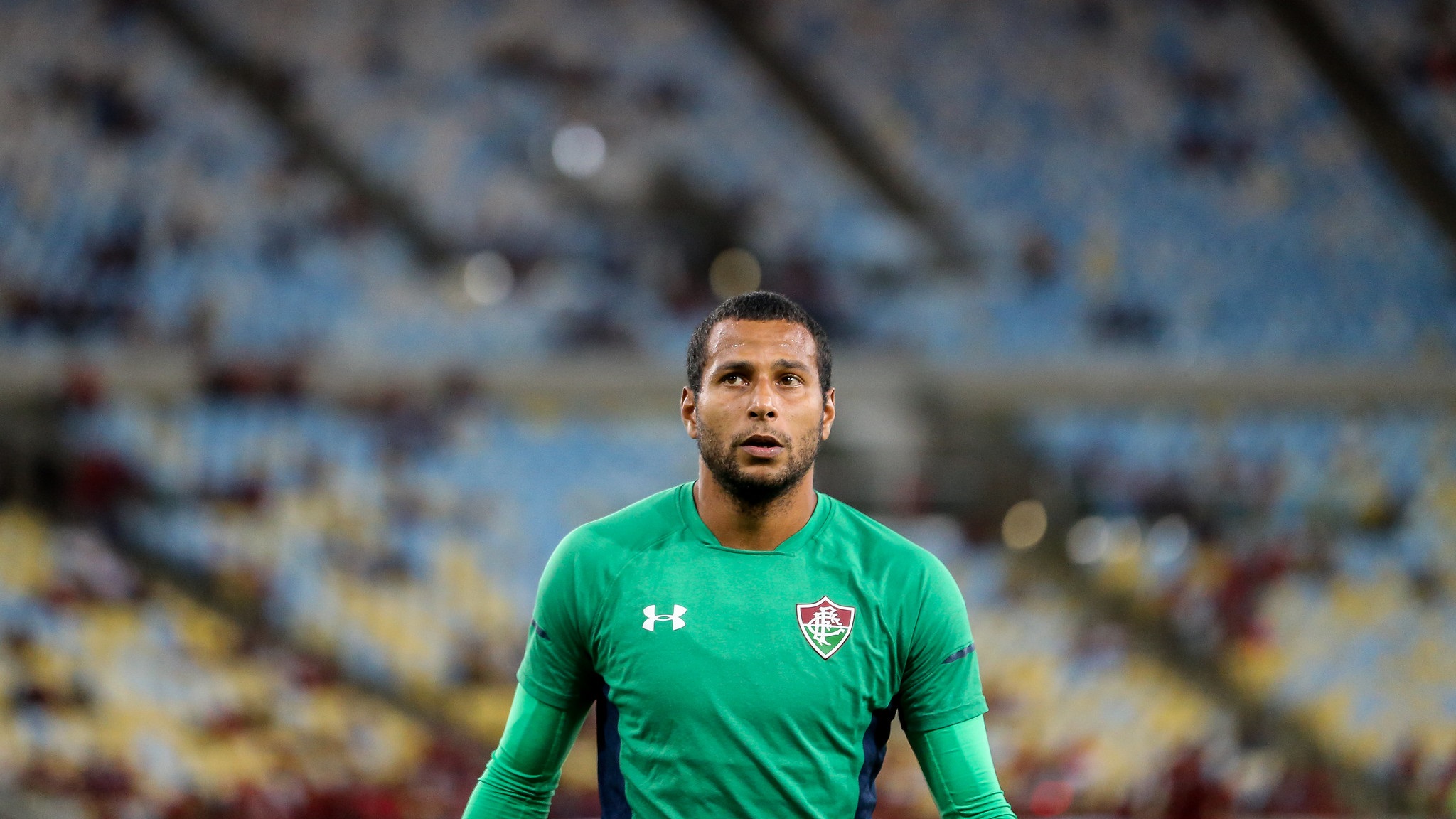 Conmebol reduz pena de Rodolfo, goleiro do Fluminense, em um ano e anula multa