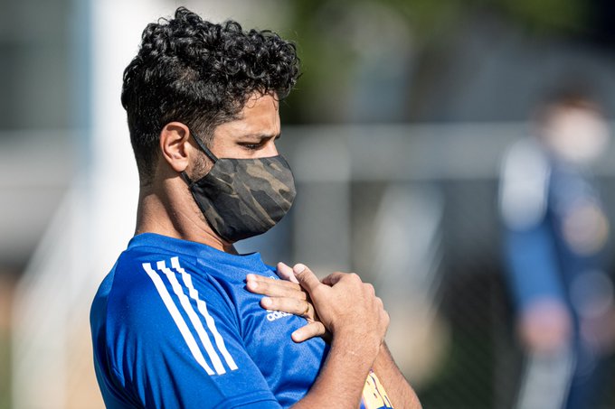 Cruzeiro volta aos treinos e jogadores têm 1º contato presencial com técnico