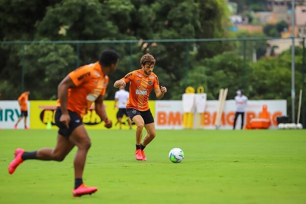 Após exames negativos, Atlético-MG fará treinos com até nove jogadores