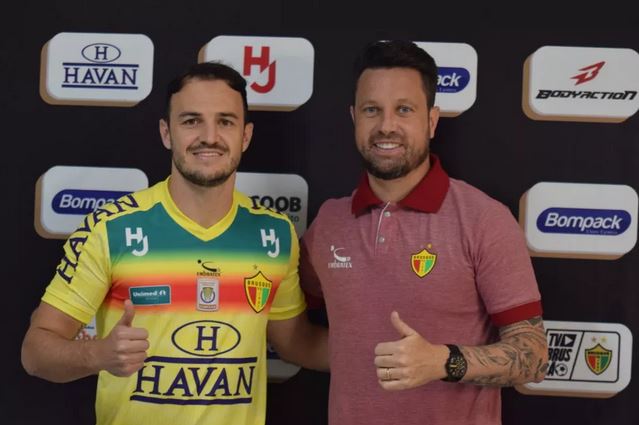 Time da Série C anuncia renovações e chegada de lateral ex-Grêmio e Inter