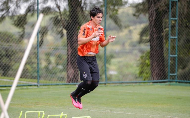 De volta aos treinos, time do Brasileirão perde dois jogadores por lesão
