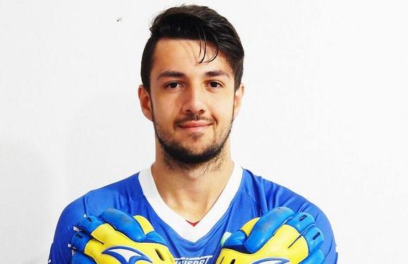 Goleiro rodado no Rio Grande do Sul renova com time do Brasileirão