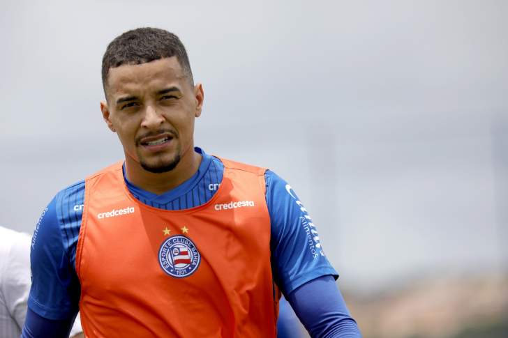 Clube de Ronaldo Fenômeno entra na briga por volante do Bahia