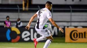 Mesmo com Ernandes à disposição, Brigatti elogia lateral da Ponte: 'Gosto muito'