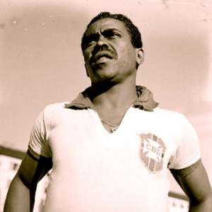 Há 76 anos, Baltazar marcava seu primeiro gol como profissional