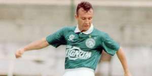 Ídolo bugrino, Neto marcava seu primeiro gol pelo clube há 37 anos