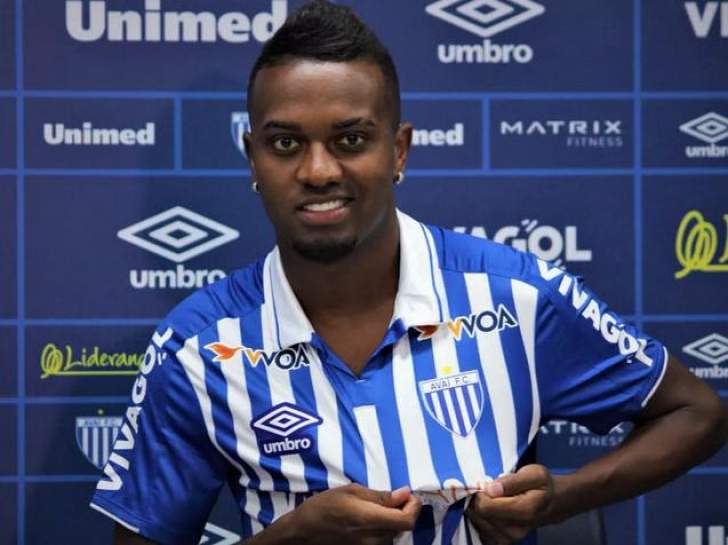 Técnico revela que ‘sumiço’ causou a saída de atacante ex-Vasco do Avaí