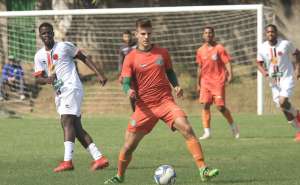 De volta ao Guarani, volante recebe alerta de diretor da base: 'Precisa evoluir'