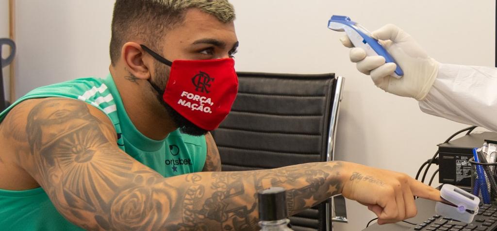 Fla defende volta aos treinos e promete apoio a médico questionado por conselho