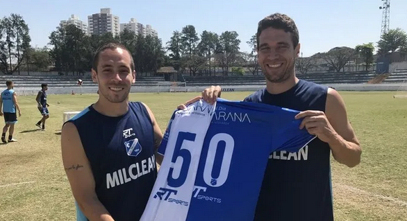 Rodrigo Soares (e) e Alan Mota (d) passaram dos 50 jogos pelo Taubaté  - Foto: Bruno Castilho | EC Taubaté