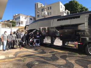 Em campanha solidária com torcida, Ponte distribui três toneladas de alimentos