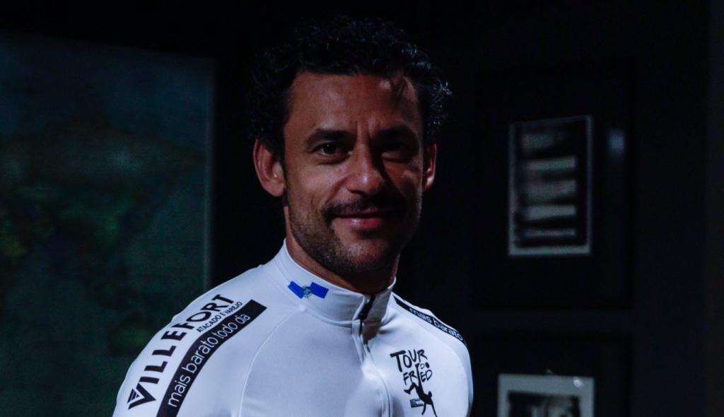 Atacante deixa Minas Gerais e inicia trajeto de bike para se apresentar ao Fluminense