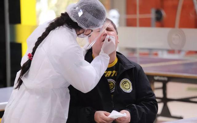 Clube paranaense confirma presidente e dois jogadores com Covid-19