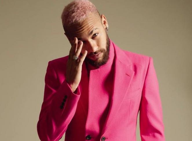 Após atos contra racismo, Felipe Neto cobra Neymar, se desculpa e alfineta o craque