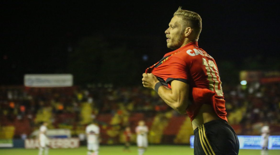 Time do Brasileirão pode sofrer penhora por dívida com ex-Vasco e Corinthians