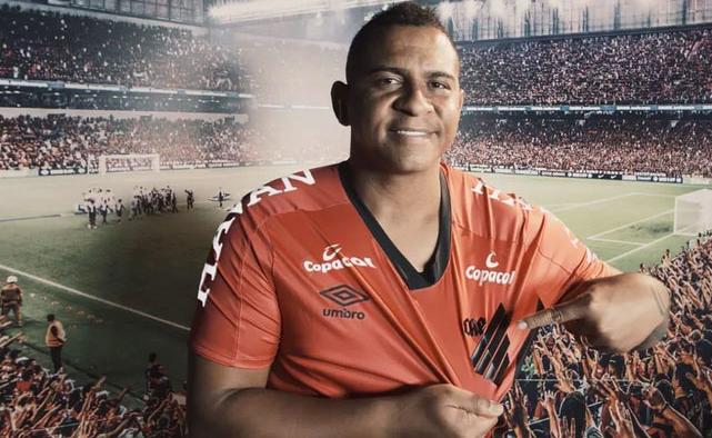 Nada de 18! Walter escolhe novo número de camisa no Athletico-PR