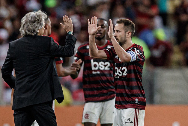 Meia do Flamengo protesta contra racismo: ‘Não quero ficar em silêncio’