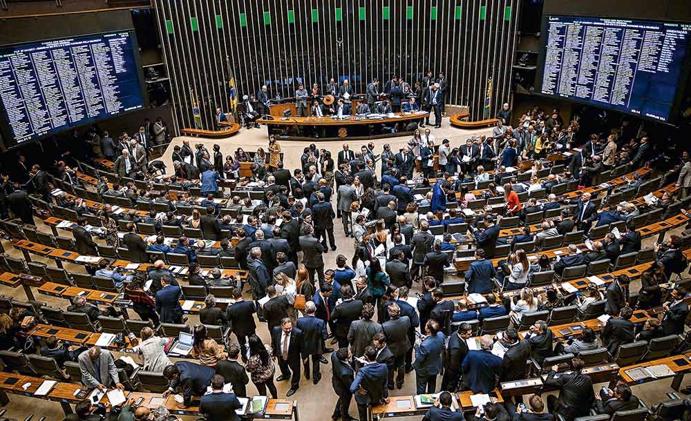 Câmara vota projeto de lei que pode reduzir indenizações e congelar Profut