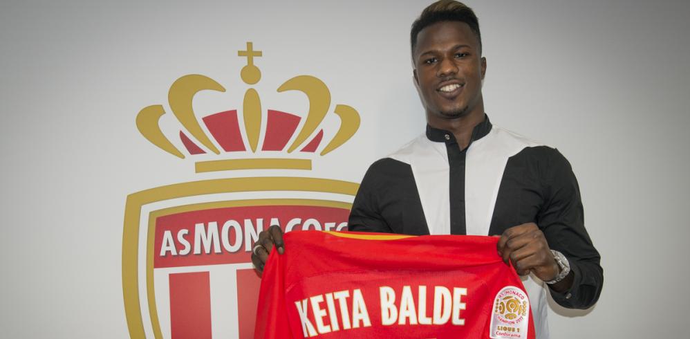 Atacante de clube francês aluga prédio na Espanha para abrigar africanos sem teto