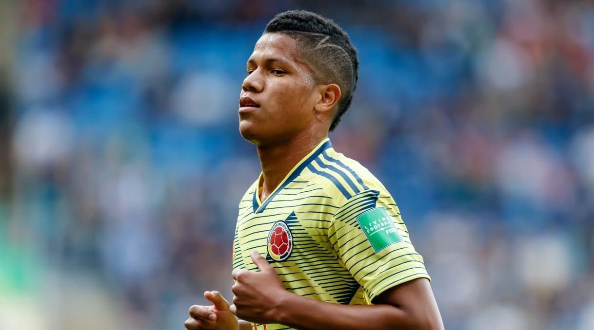 Time do Brasileirão tenta tirar meia da Colômbia do Watford, da Inglaterra