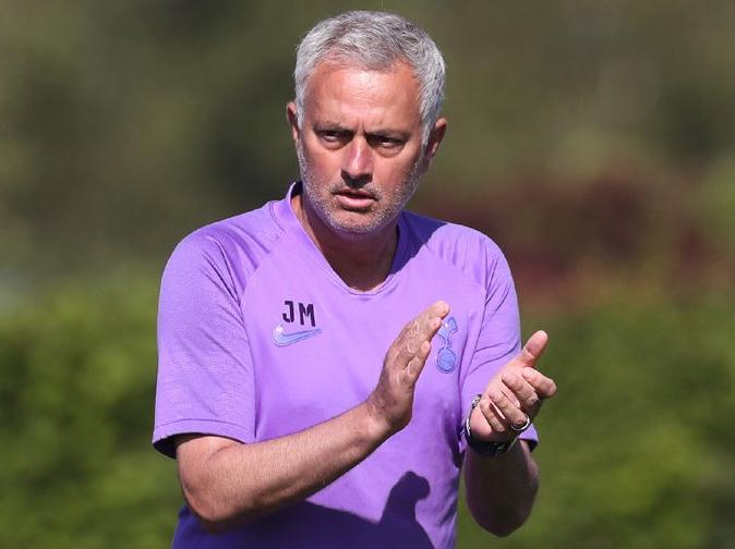 Inglês: Após 1.197 testes, um jogador do Tottenham é diagnosticado com covid-19