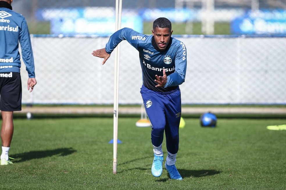 Guilherme Guedes prevê disputa com Cortez pela lateral-esquerda do Grêmio