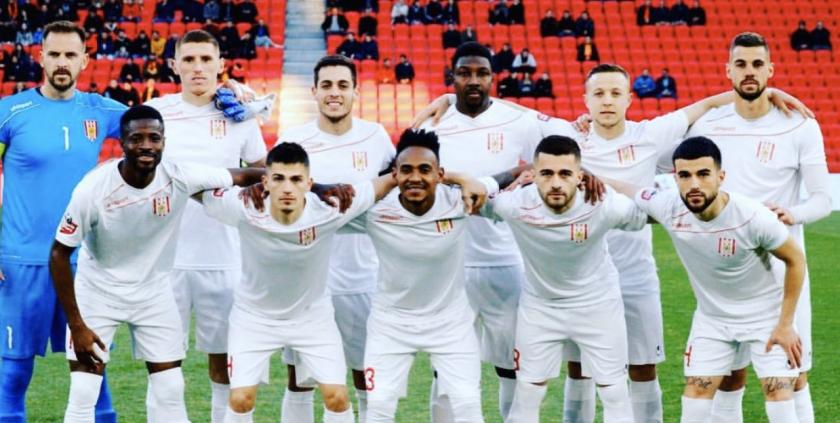 Atletas de clube europeu vão a campo mesmo após contato com infectado com Covid-19