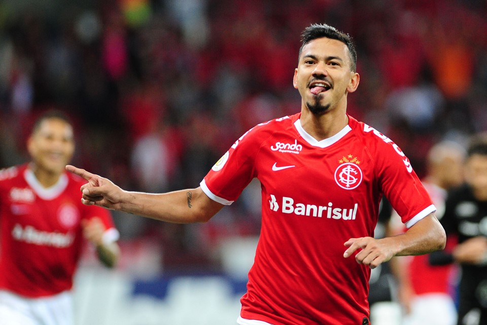 Volante do Inter é alvo de reclamação de vizinho: “festas quase diárias”