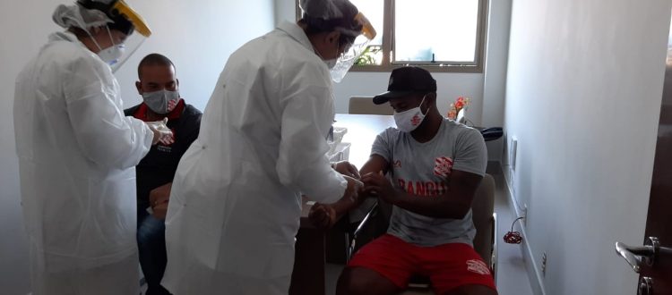 Após novos testes de Covid-19, time do Rio de Janeiro coloca atleta em quarentena