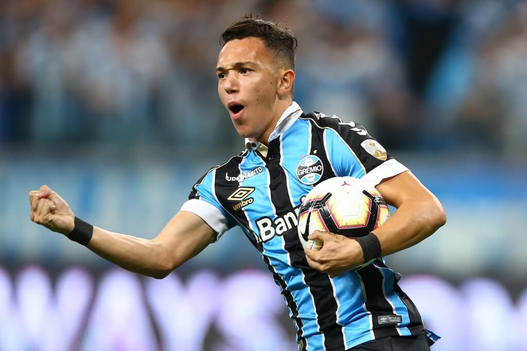 Wolfsburg, da Alemanha, faz contato para tirar meia do Grêmio