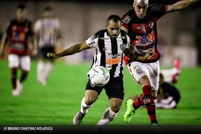 Queda de receita faz Fortaleza paralisar conversa com atacante do Atlético-MG