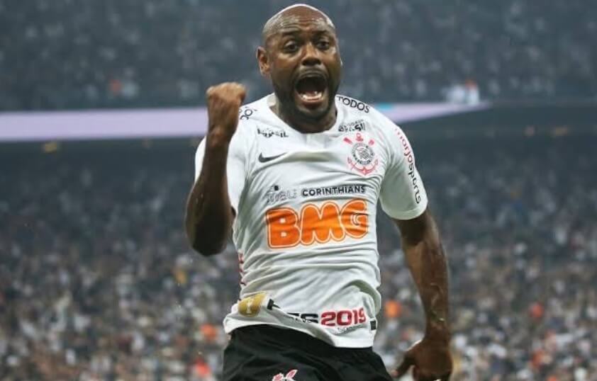 Com proposta do exterior, atacante acerta saída do Corinthians