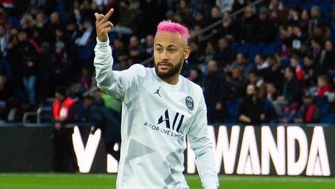 Neymar chama ‘padrasto’ de ‘viadinho’ e amigos ameaçam: “Enfiar vassoura no…”